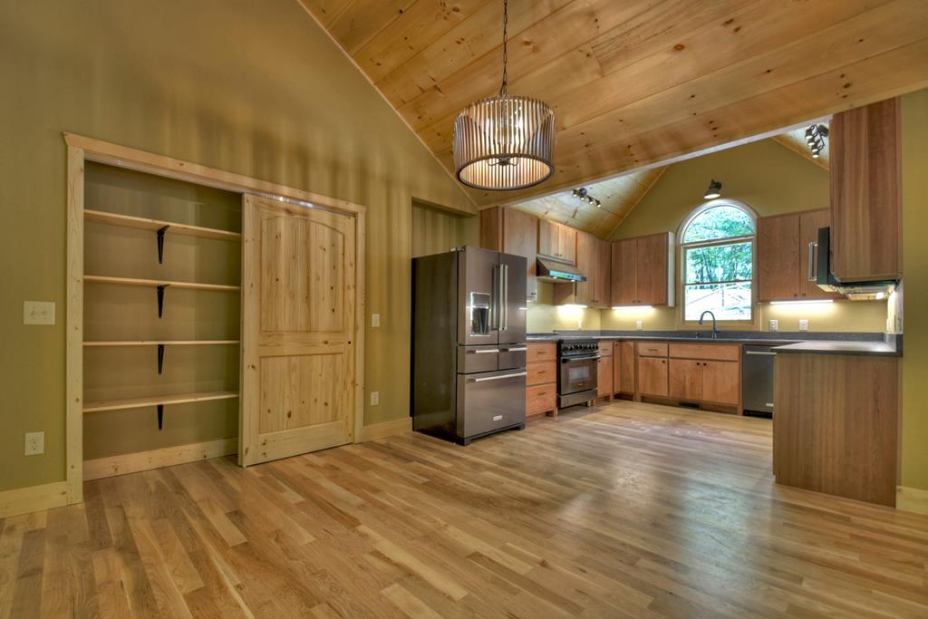 1075 Lazy River Lane