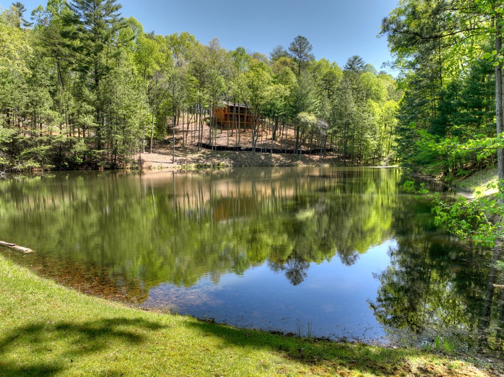 1075 Lazy River Lane