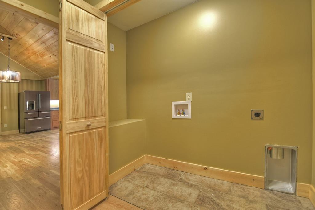 1075 Lazy River Lane