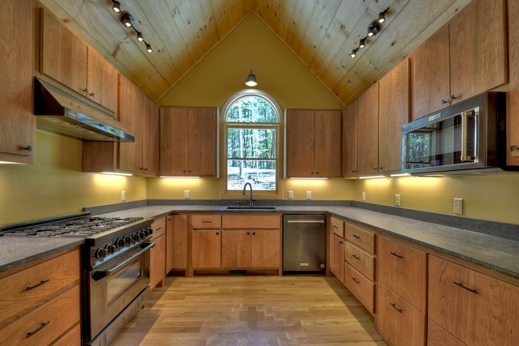 1075 Lazy River Lane