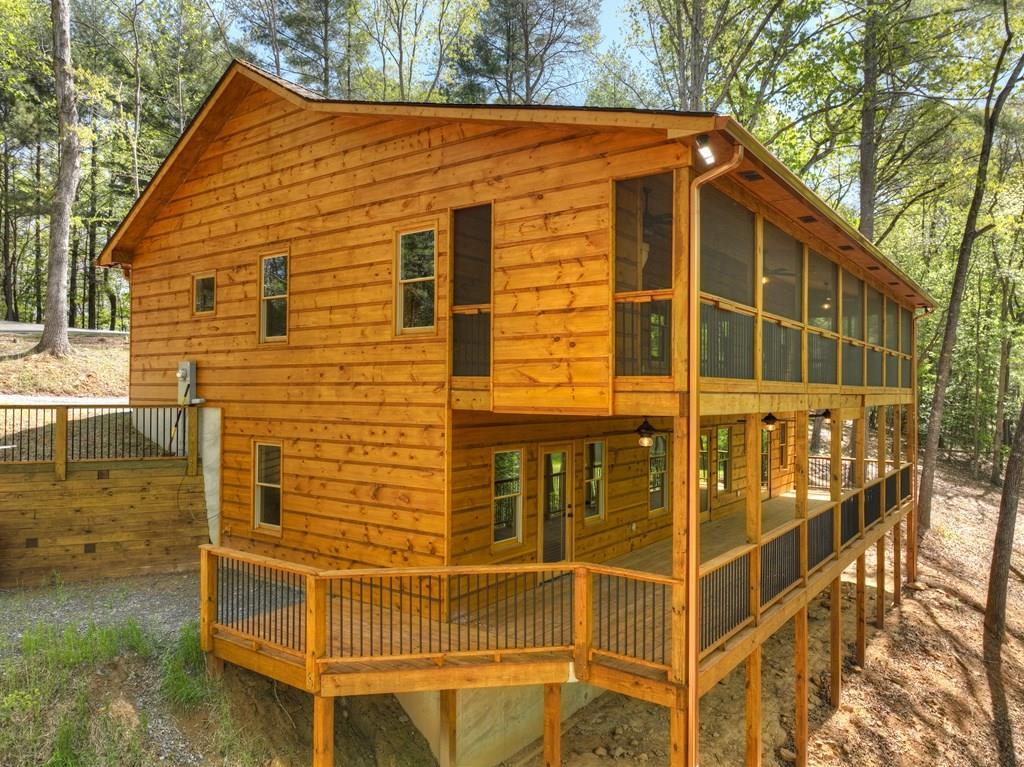 1075 Lazy River Lane