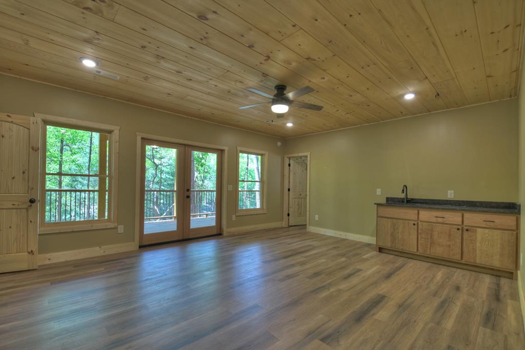 1075 Lazy River Lane