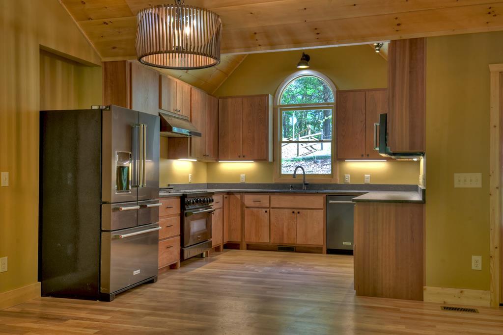 1075 Lazy River Lane