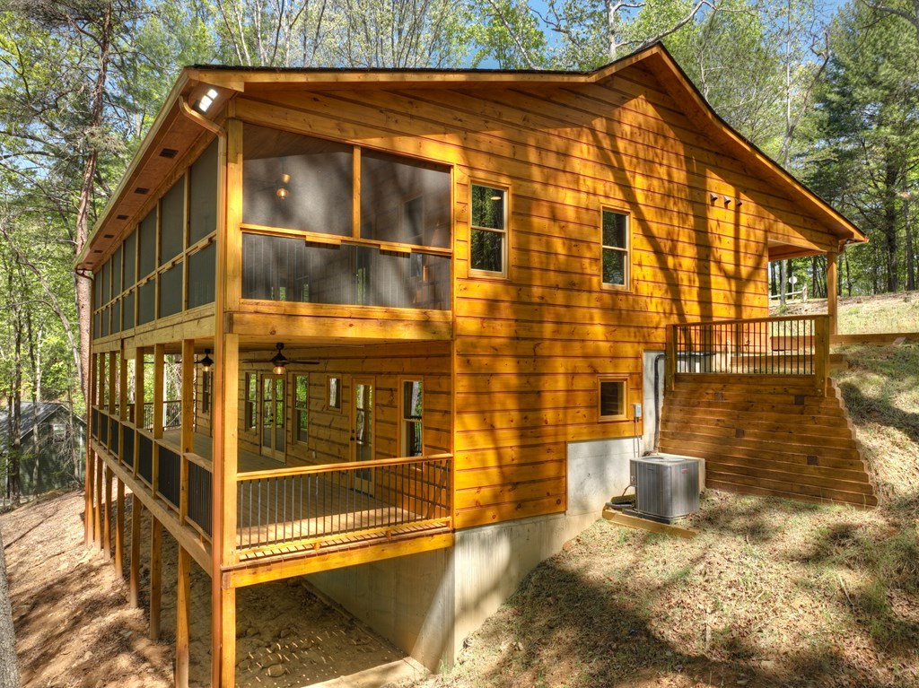 1075 Lazy River Lane