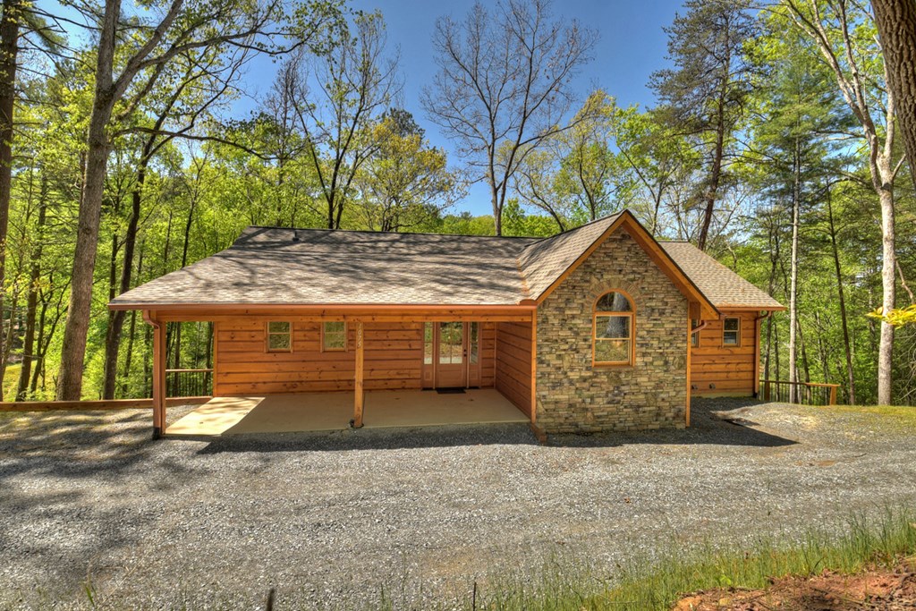 1075 Lazy River Lane