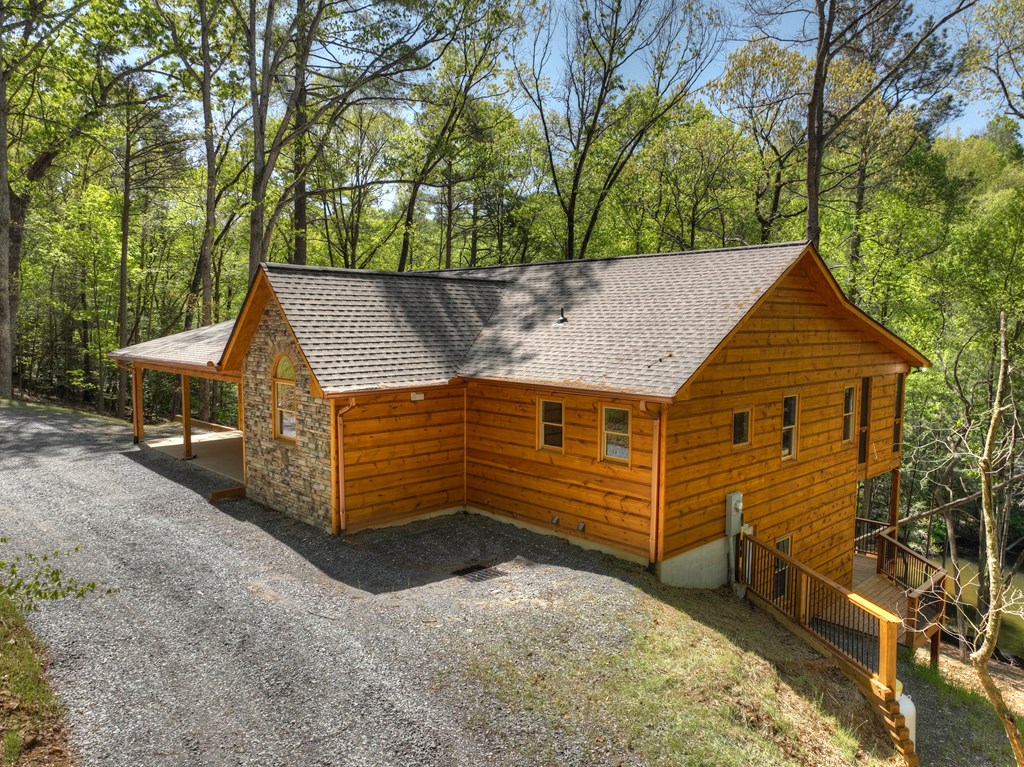 1075 Lazy River Lane