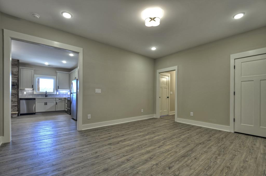 1960 High River Road