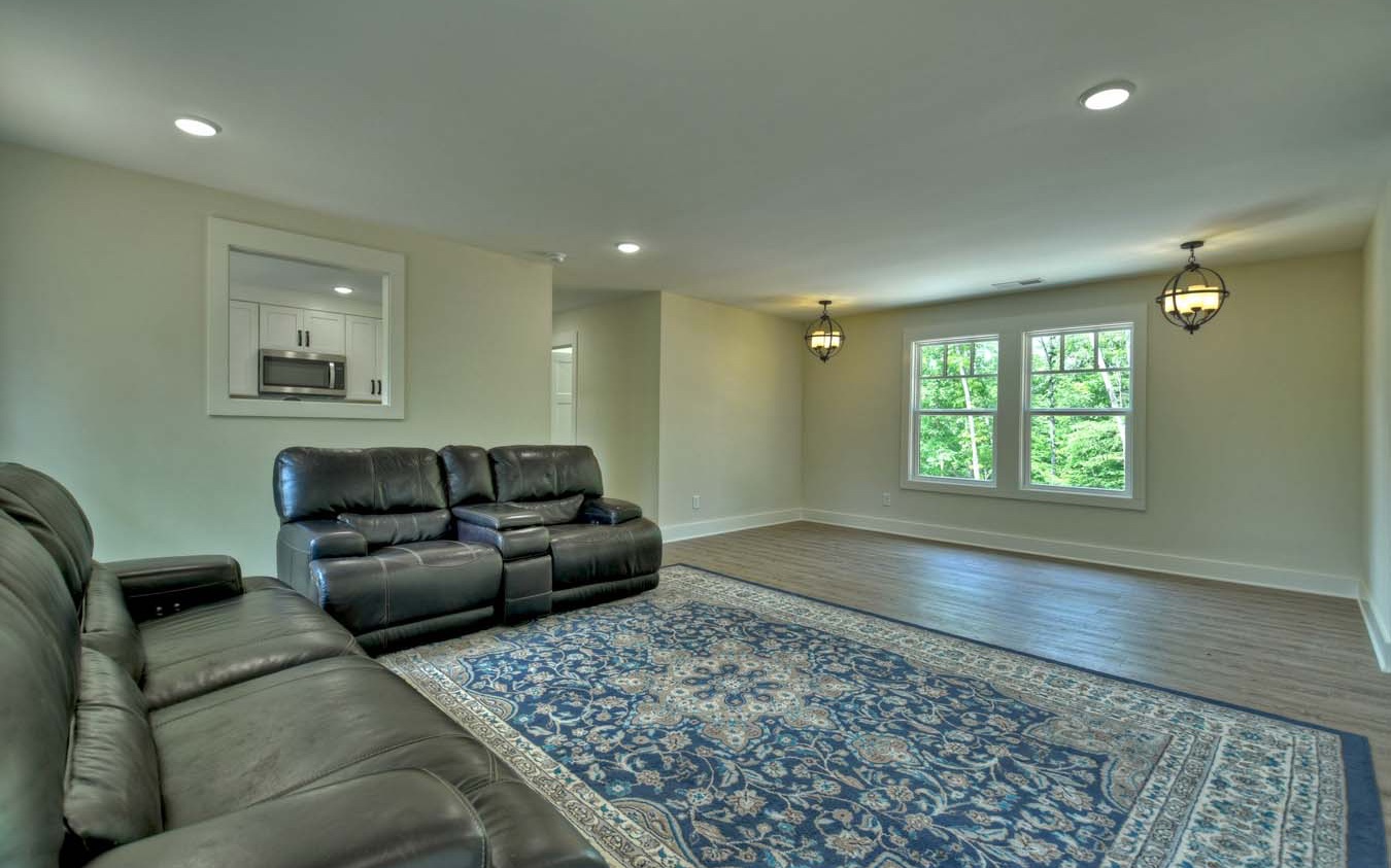 1960 High River Road