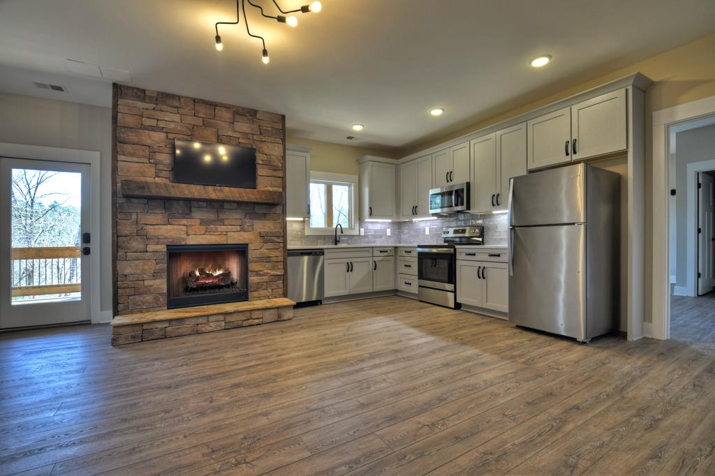 1960 High River Road