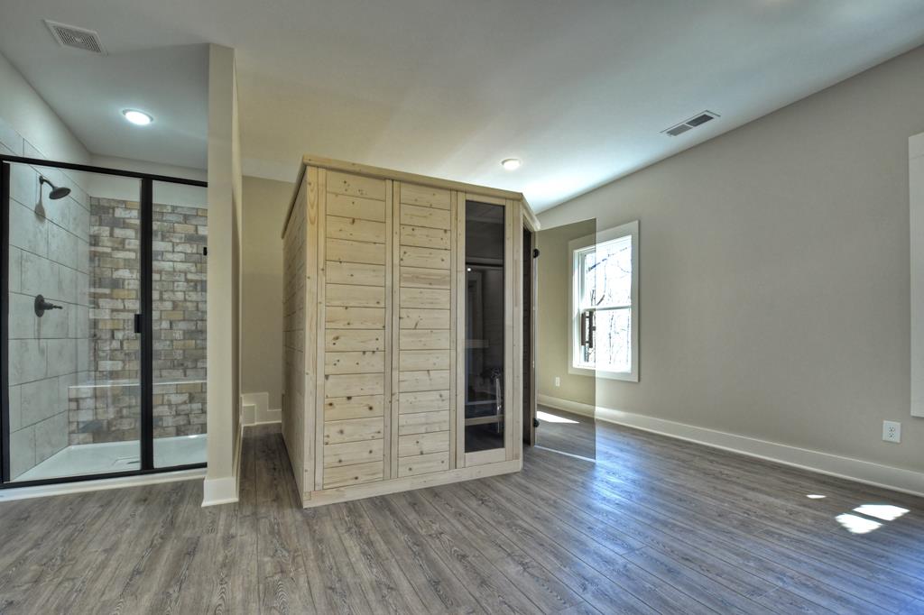 1960 High River Road