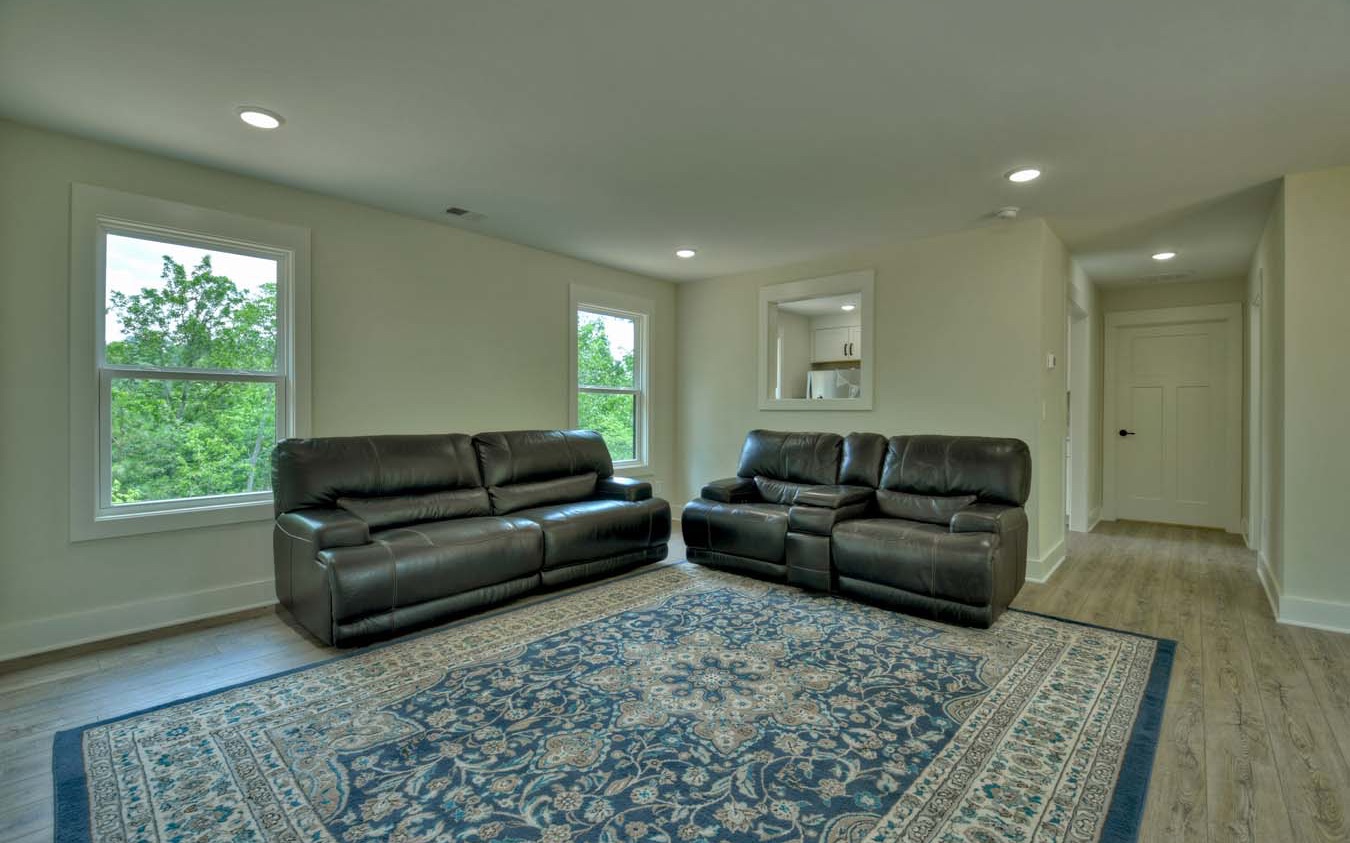 1960 High River Road