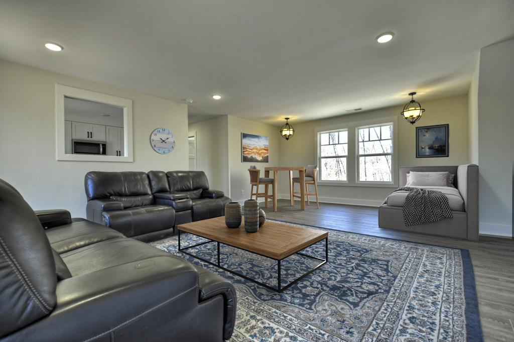 1960 High River Road