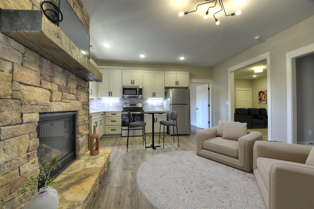 1960 High River Road