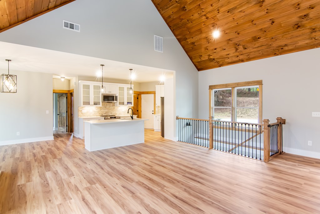 2106 Yukon Road