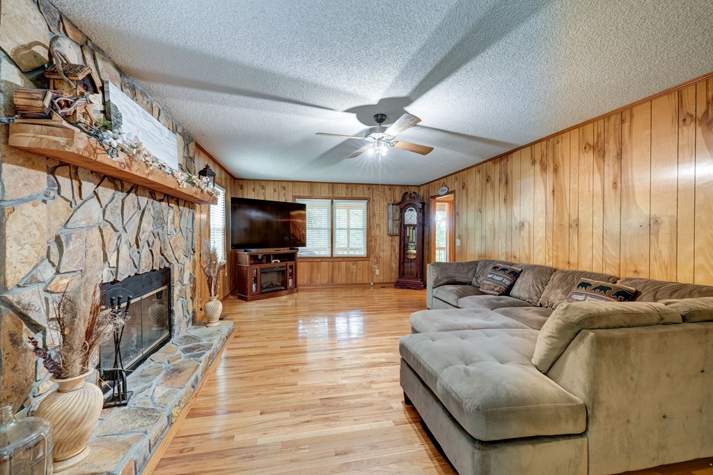 62 Peach Lane, Ellijay