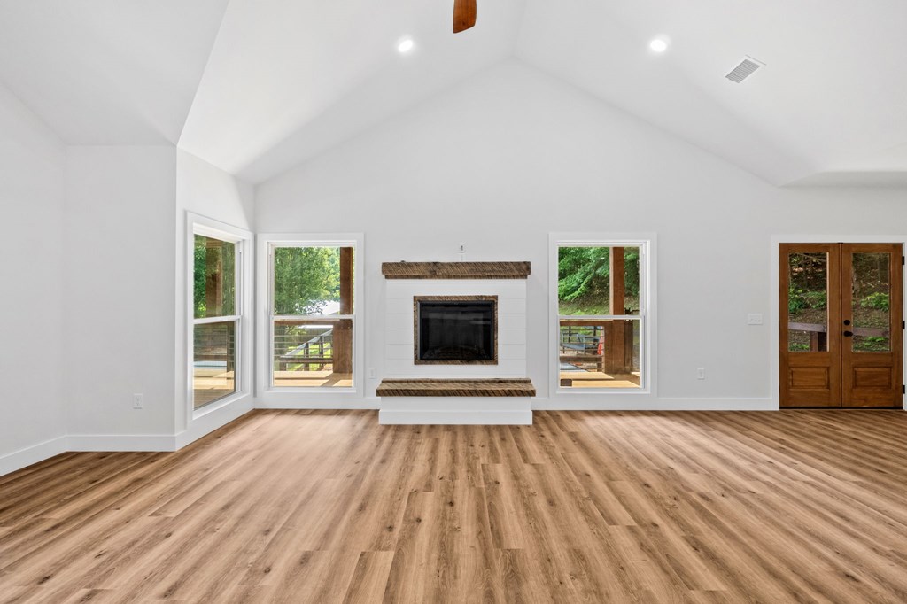109 Lakeview Court