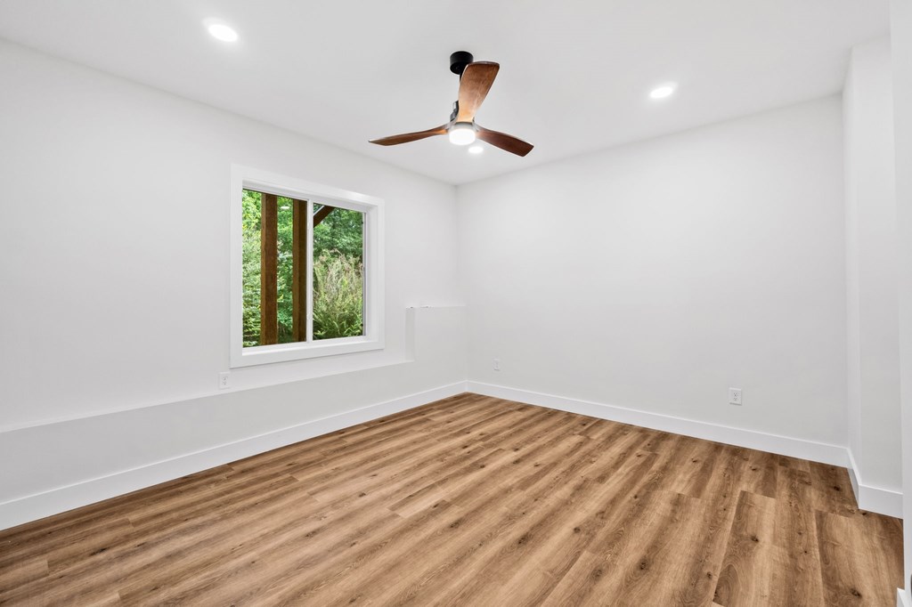 109 Lakeview Court