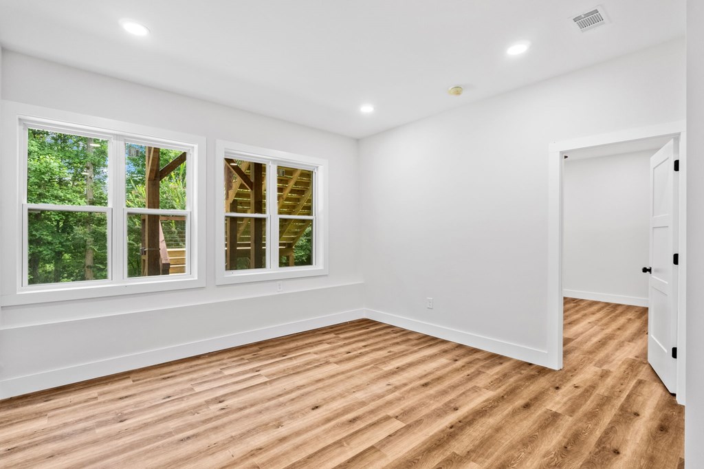 109 Lakeview Court