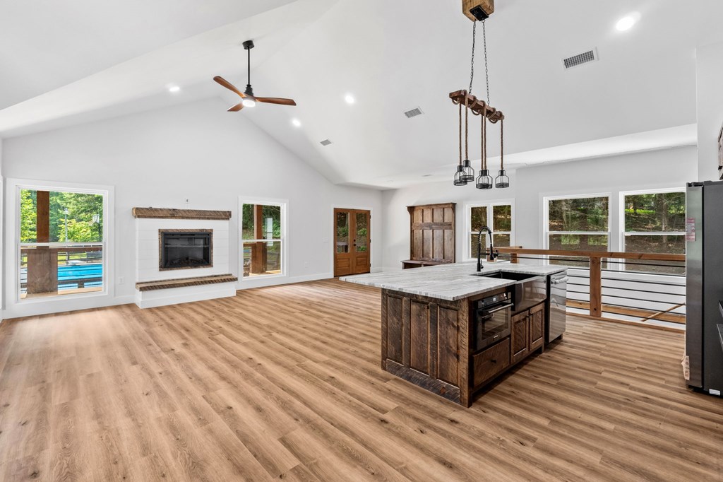 109 Lakeview Court