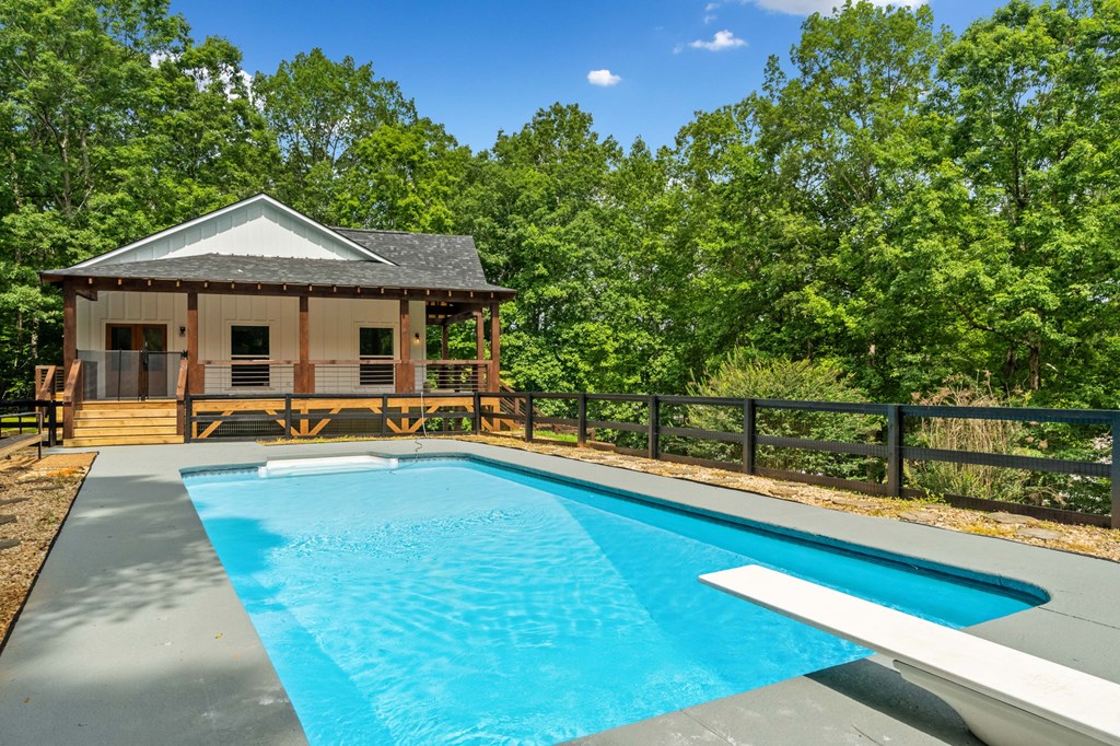 109 Lakeview Court