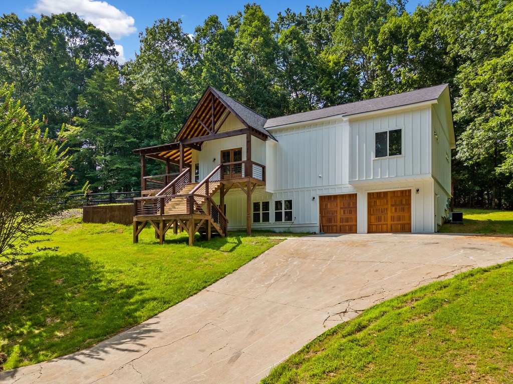109 Lakeview Court