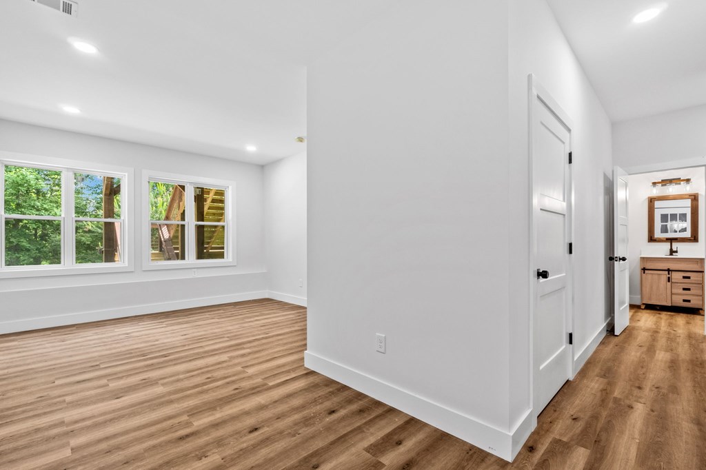 109 Lakeview Court