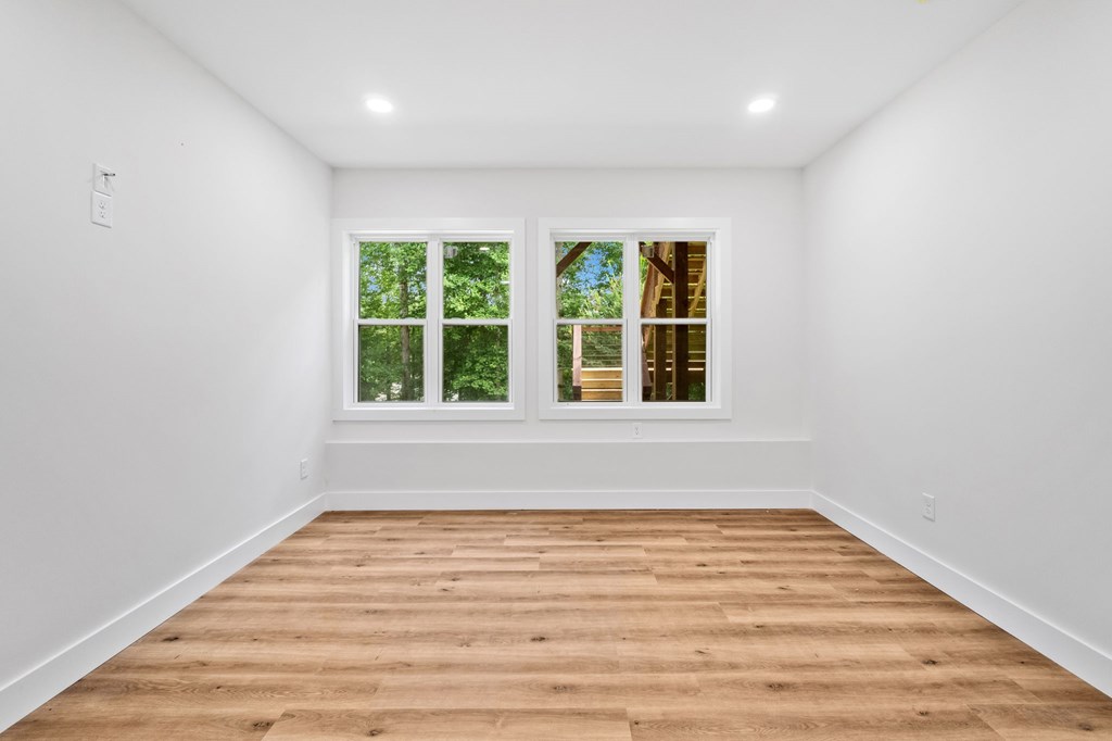 109 Lakeview Court