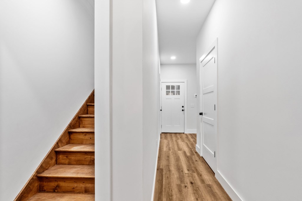 109 Lakeview Court