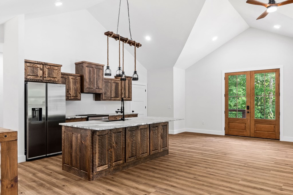 109 Lakeview Court