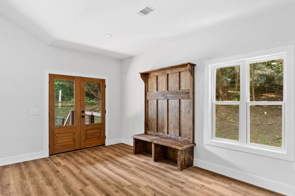 109 Lakeview Court