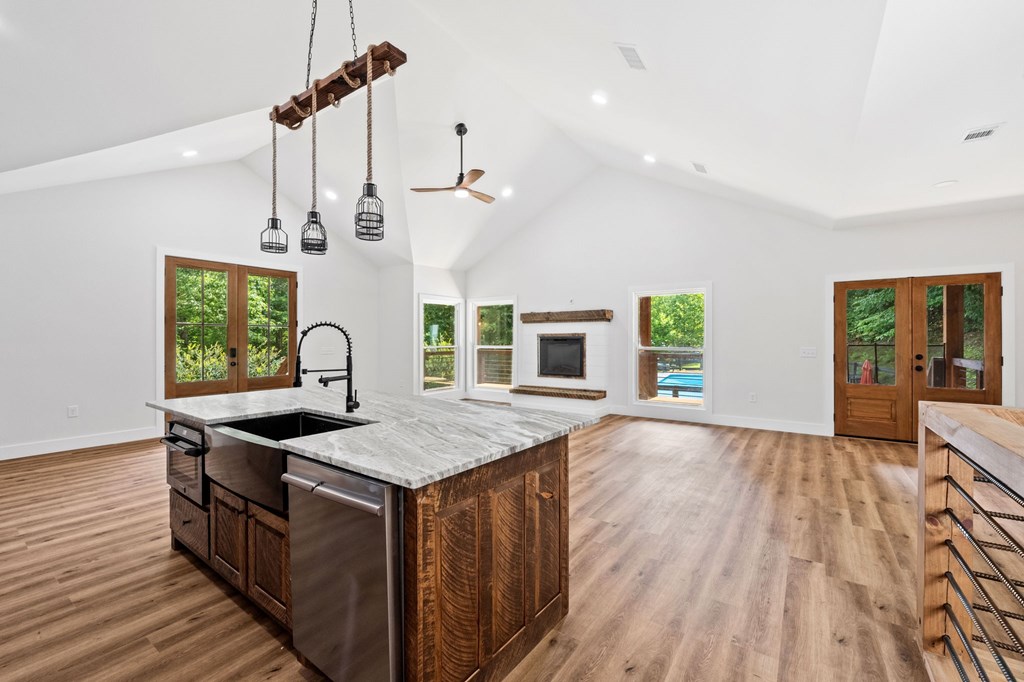 109 Lakeview Court
