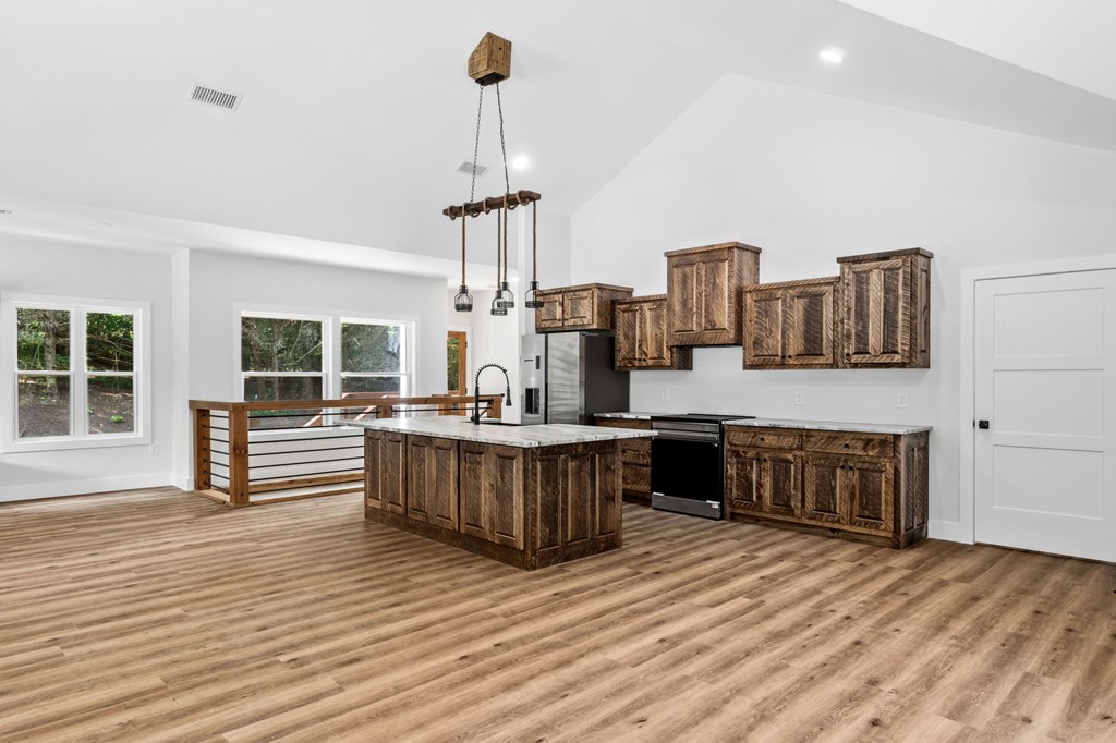 109 Lakeview Court