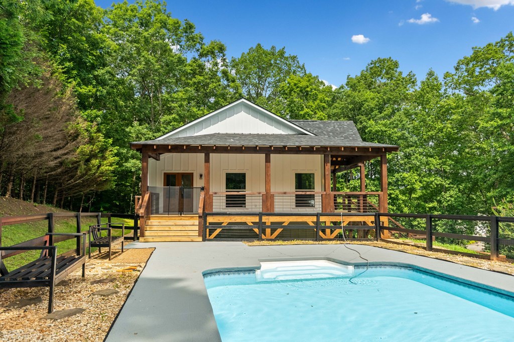 109 Lakeview Court