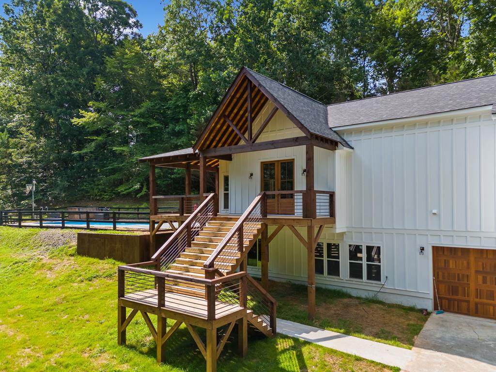 109 Lakeview Court