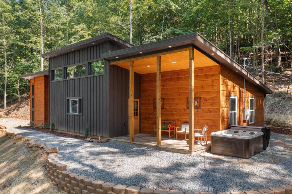 542 Beaver Lake Drive