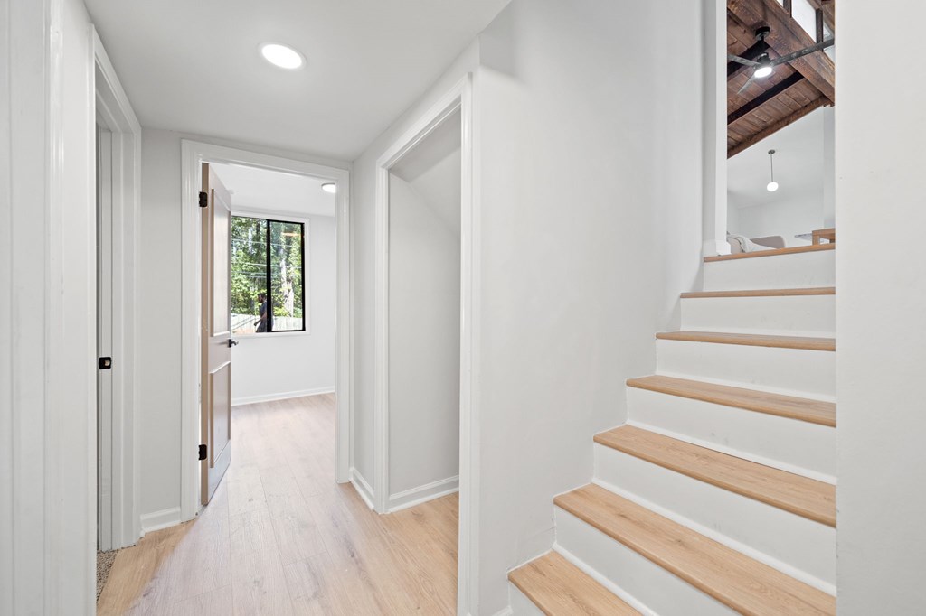 3923 Lookout Point Drive