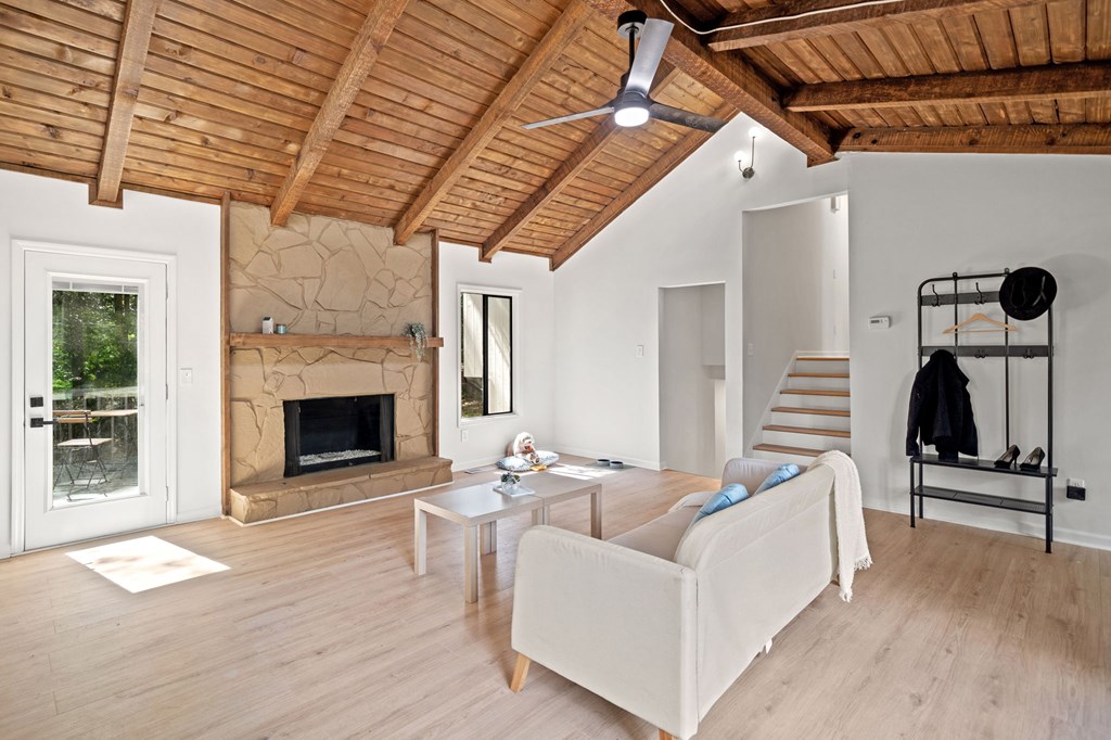 3923 Lookout Point Drive