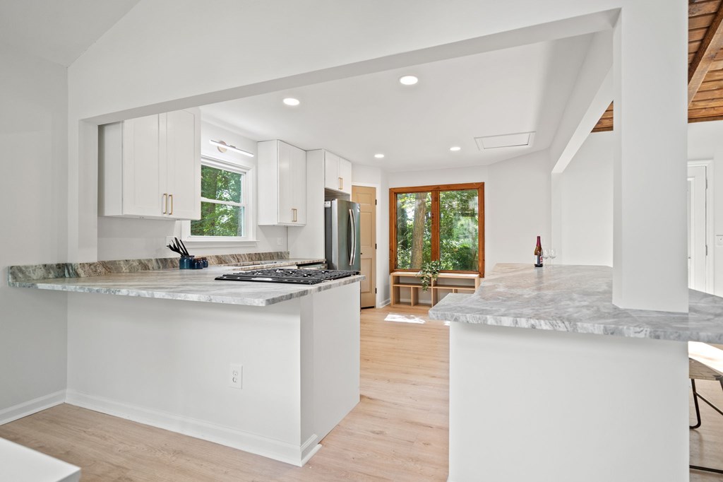 3923 Lookout Point Drive