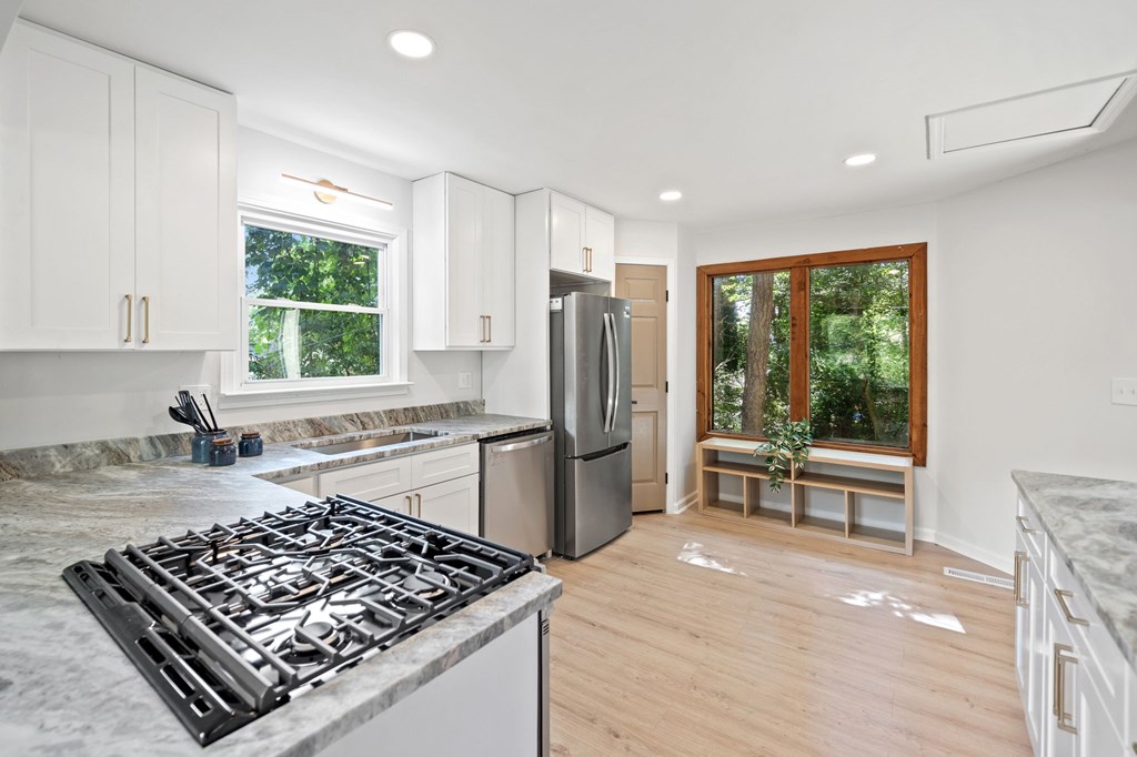 3923 Lookout Point Drive