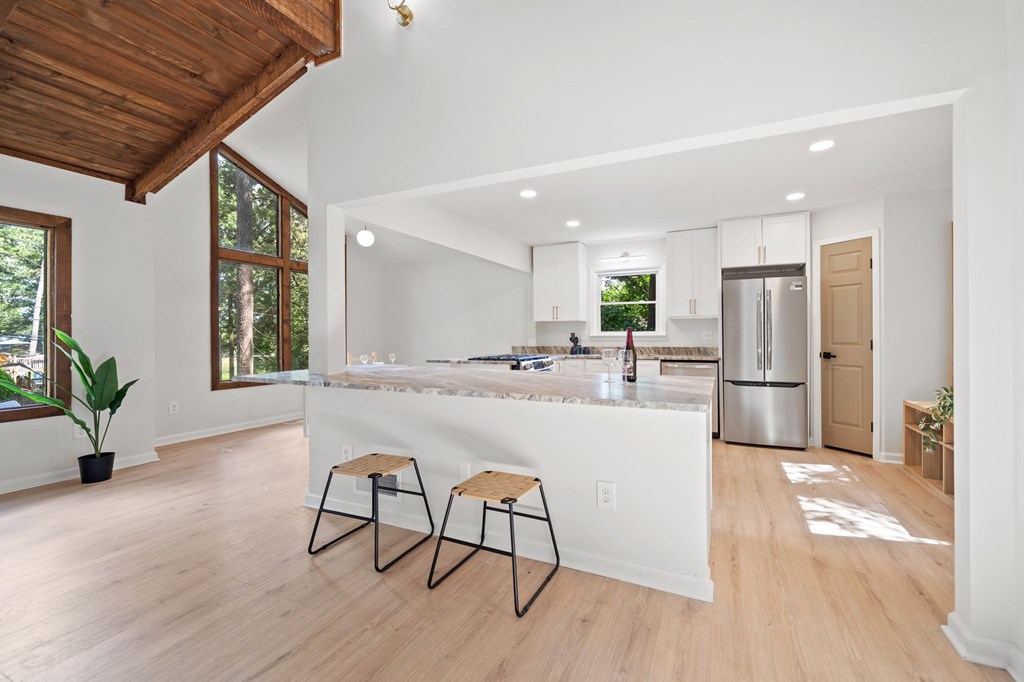 3923 Lookout Point Drive