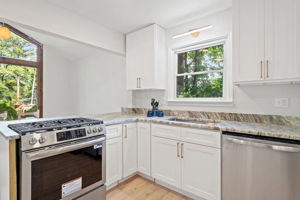 3923 Lookout Point Drive