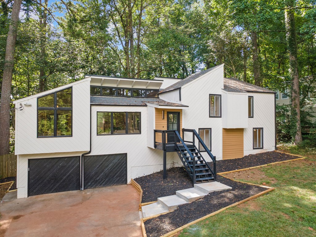 3923 Lookout Point Drive