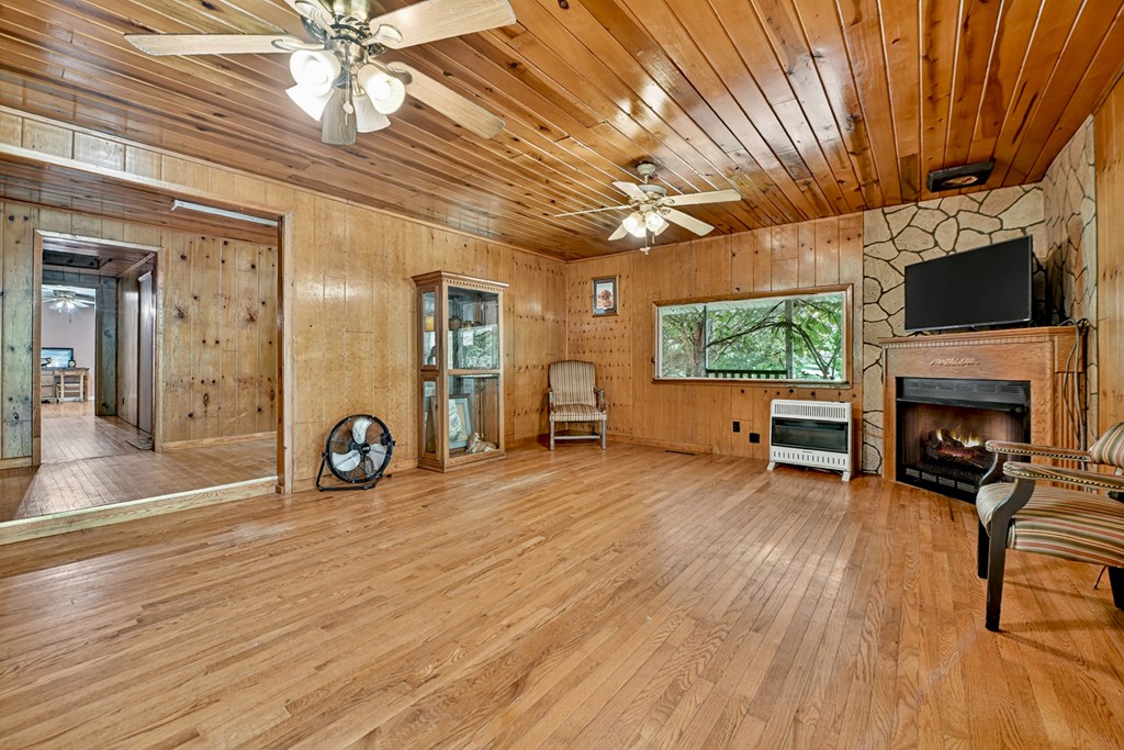 3760 Devils Den Road