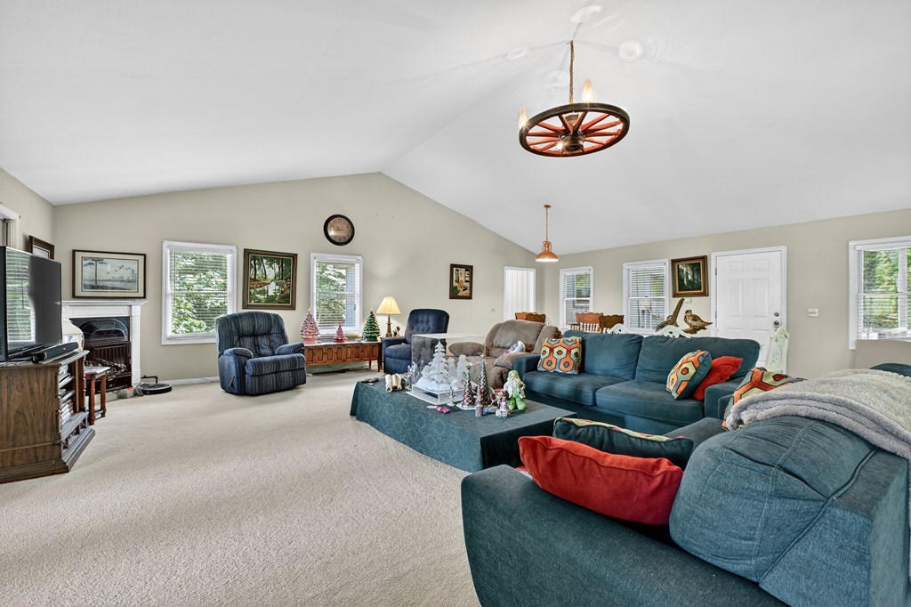1170 Winchester Creek