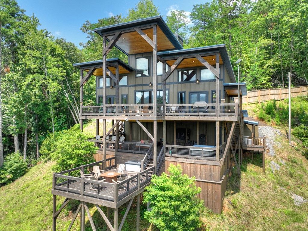 146 Hickory Nut Trail