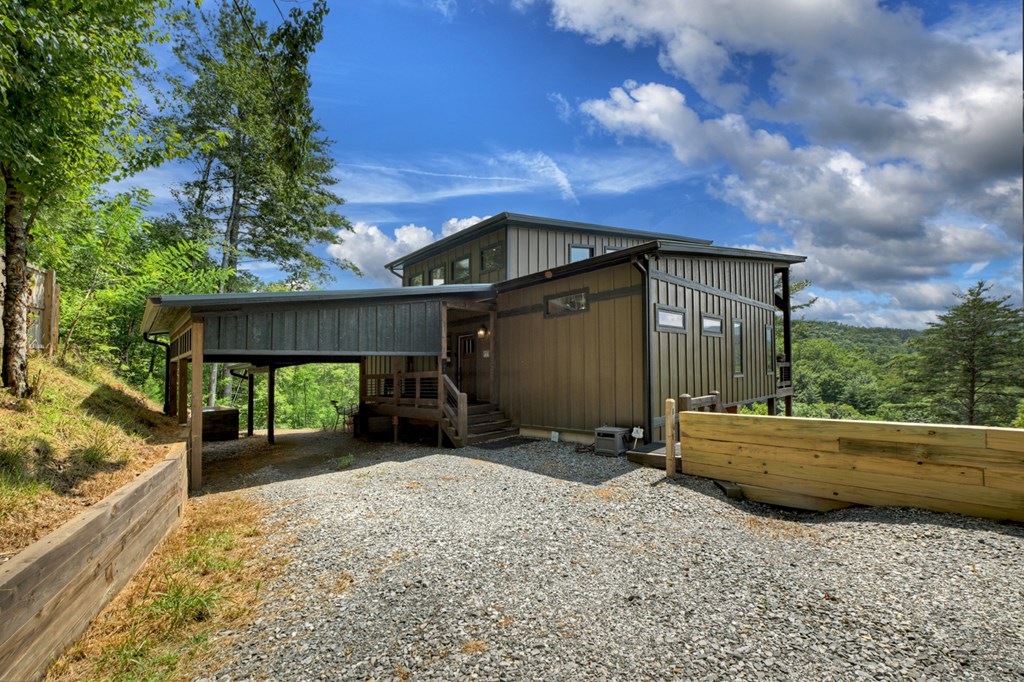 146 Hickory Nut Trail