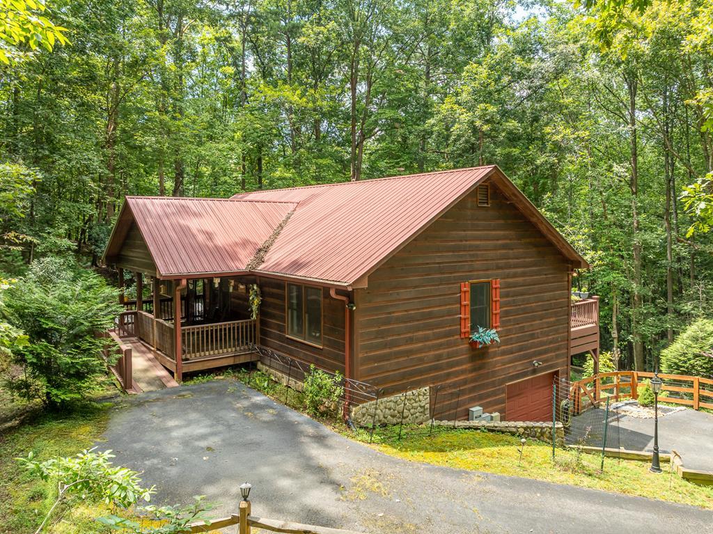 196 Glen Hollow Court