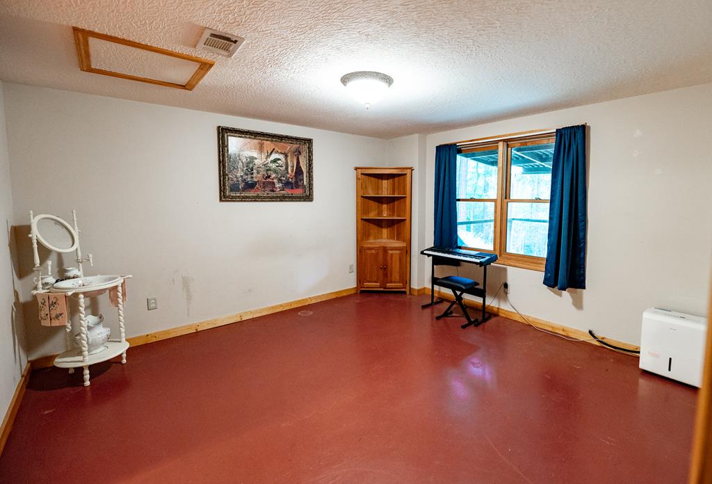 196 Glen Hollow Court