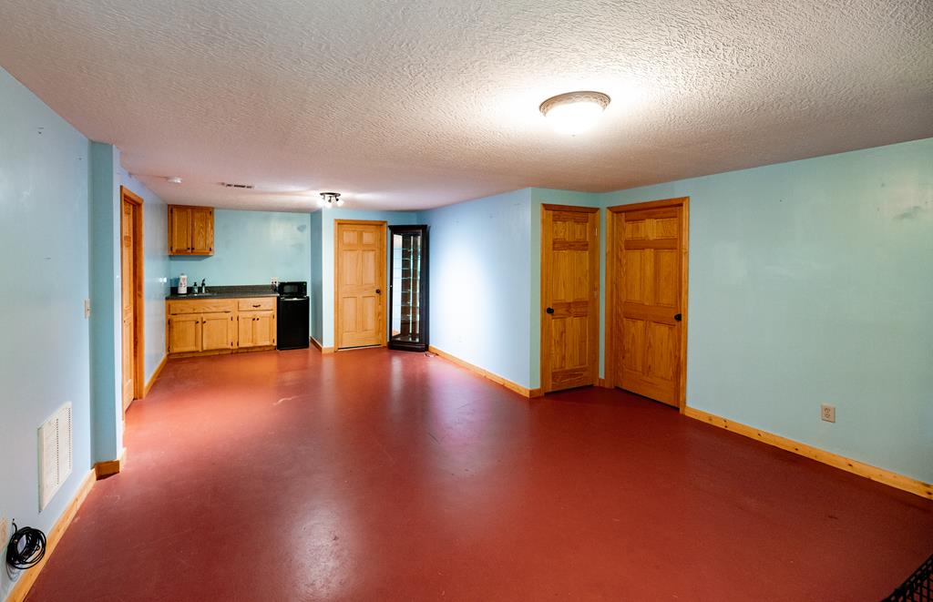 196 Glen Hollow Court