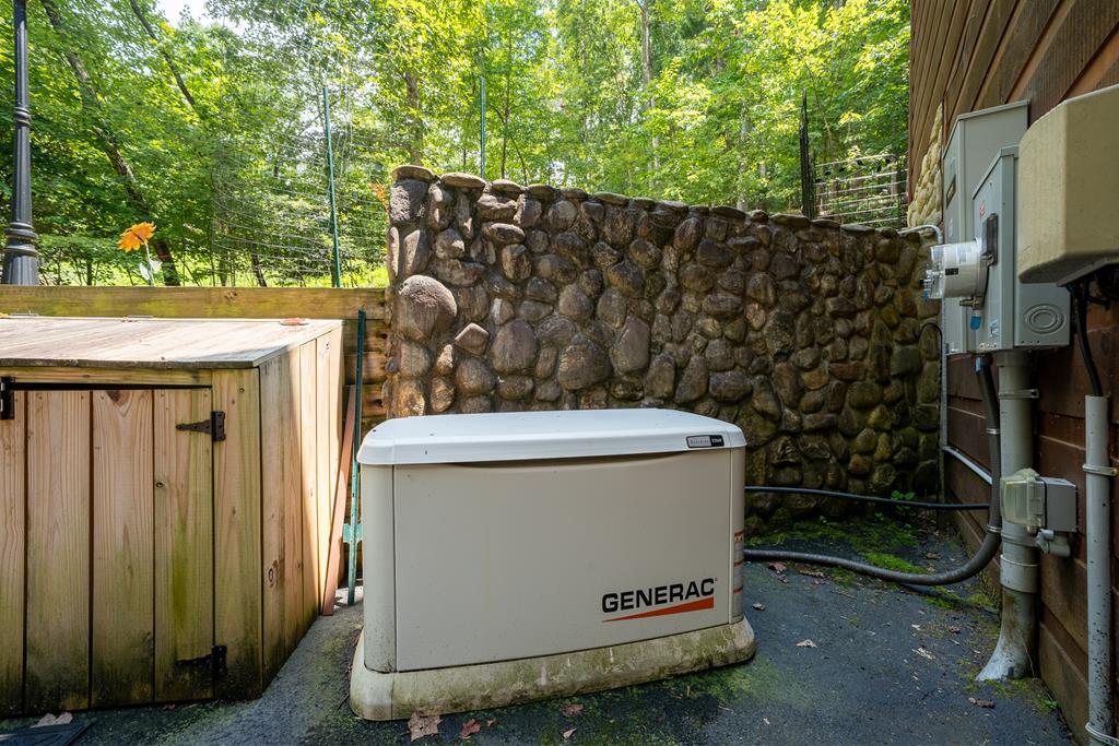 196 Glen Hollow Court